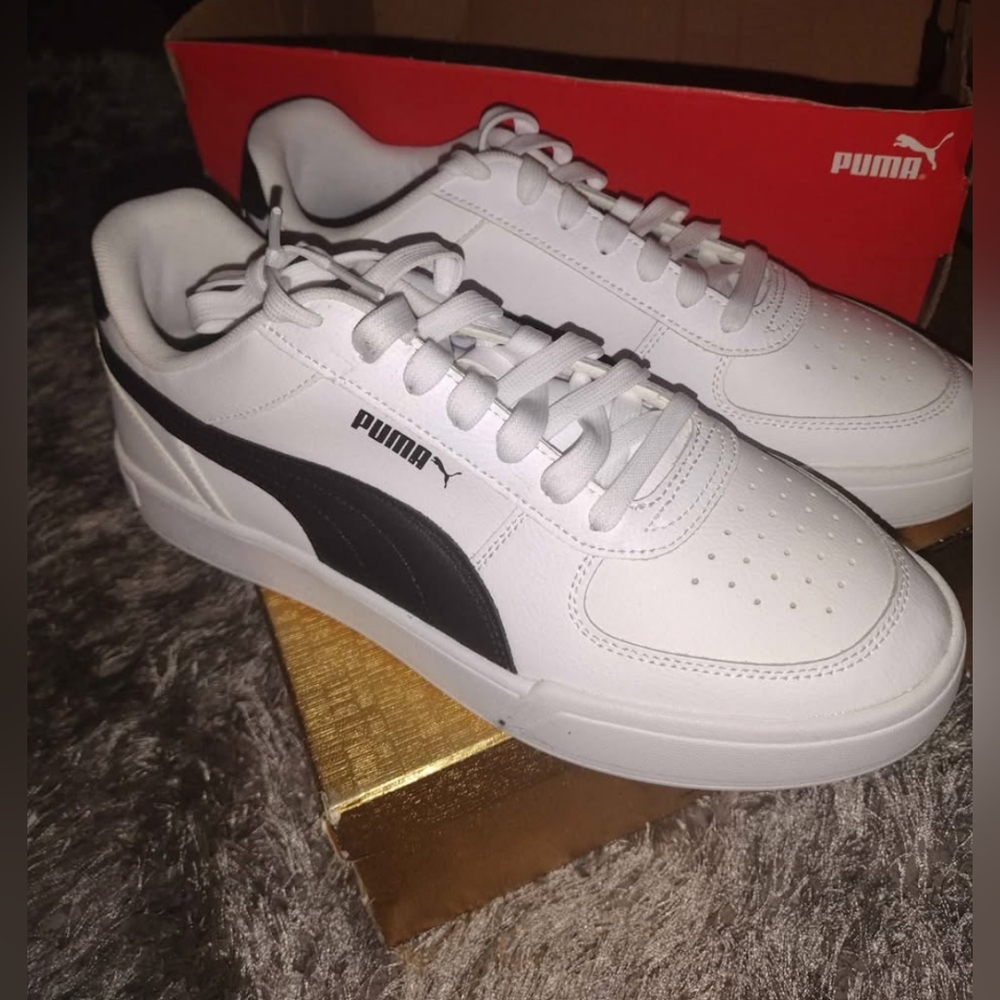 Tennis Shoes